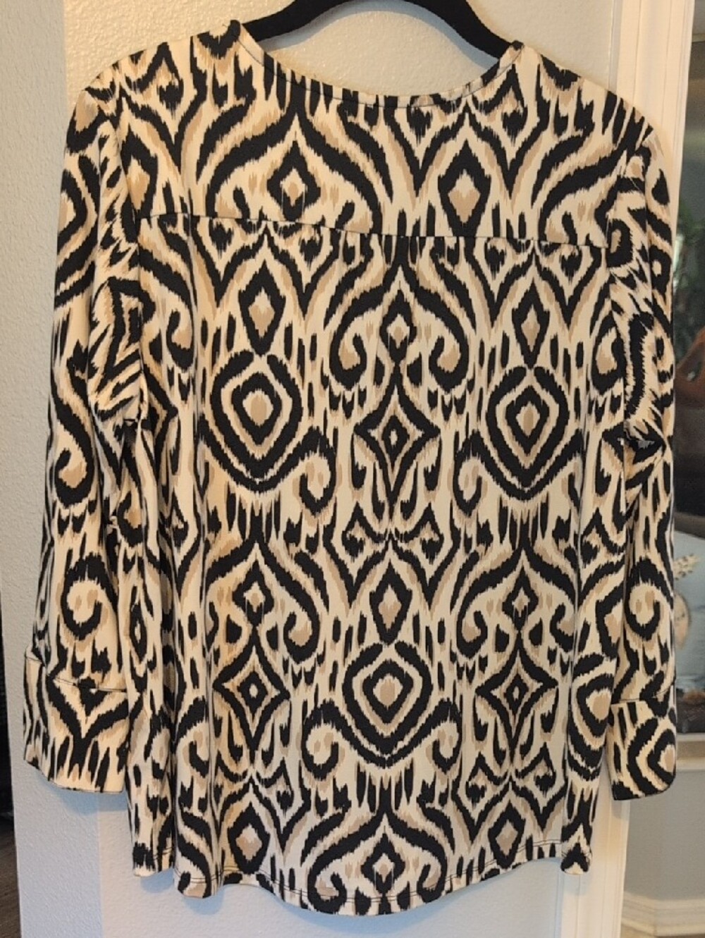 Zac & Rachel Black and White Ikat Print Blouse - Picture 4 of 4
